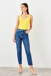 Trendyol Blue High Waist  Mom  80s Jeans Casual Straight-led Denim for Ladies TCLSS19LR0047